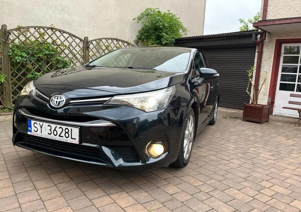 Toyota Avensis cena 56000 przebieg: 135000, rok produkcji 2017 z Kobylin małe 92